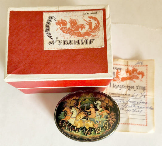 RUSSIAN PALEKH SCHOOL 1984 HAND PAINTED LACQUER BOX TROIKA vintage SIGNED