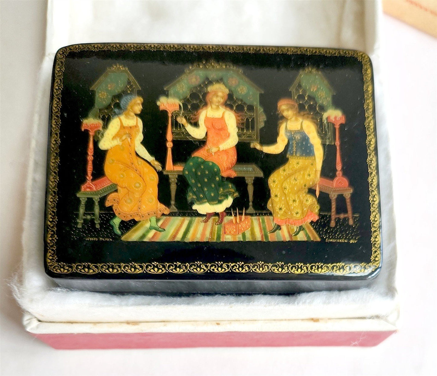 RUSSIAN PALEKH SCHOOL 1984 HAND PAINTED LACQUER BOX THREE GIRLS vintage SIGNED