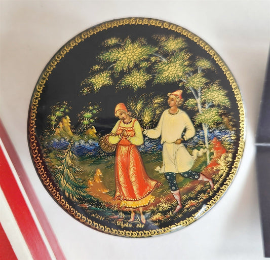 RUSSIAN PALEKH SCHOOL 1987 HAND PAINTED LACQUER BOX vintage FLIRTING COUPLE
