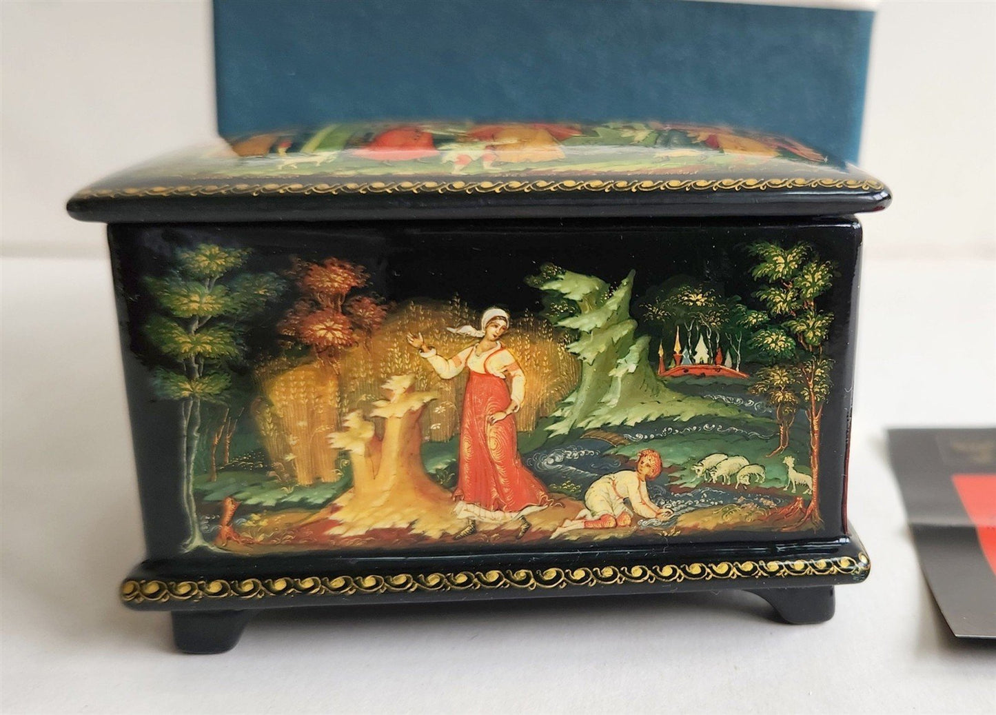 RUSSIAN PALEKH SCHOOL 1986 PAINTED on FIVE SIDES LACQUER BOX vintage ALENUSHKA