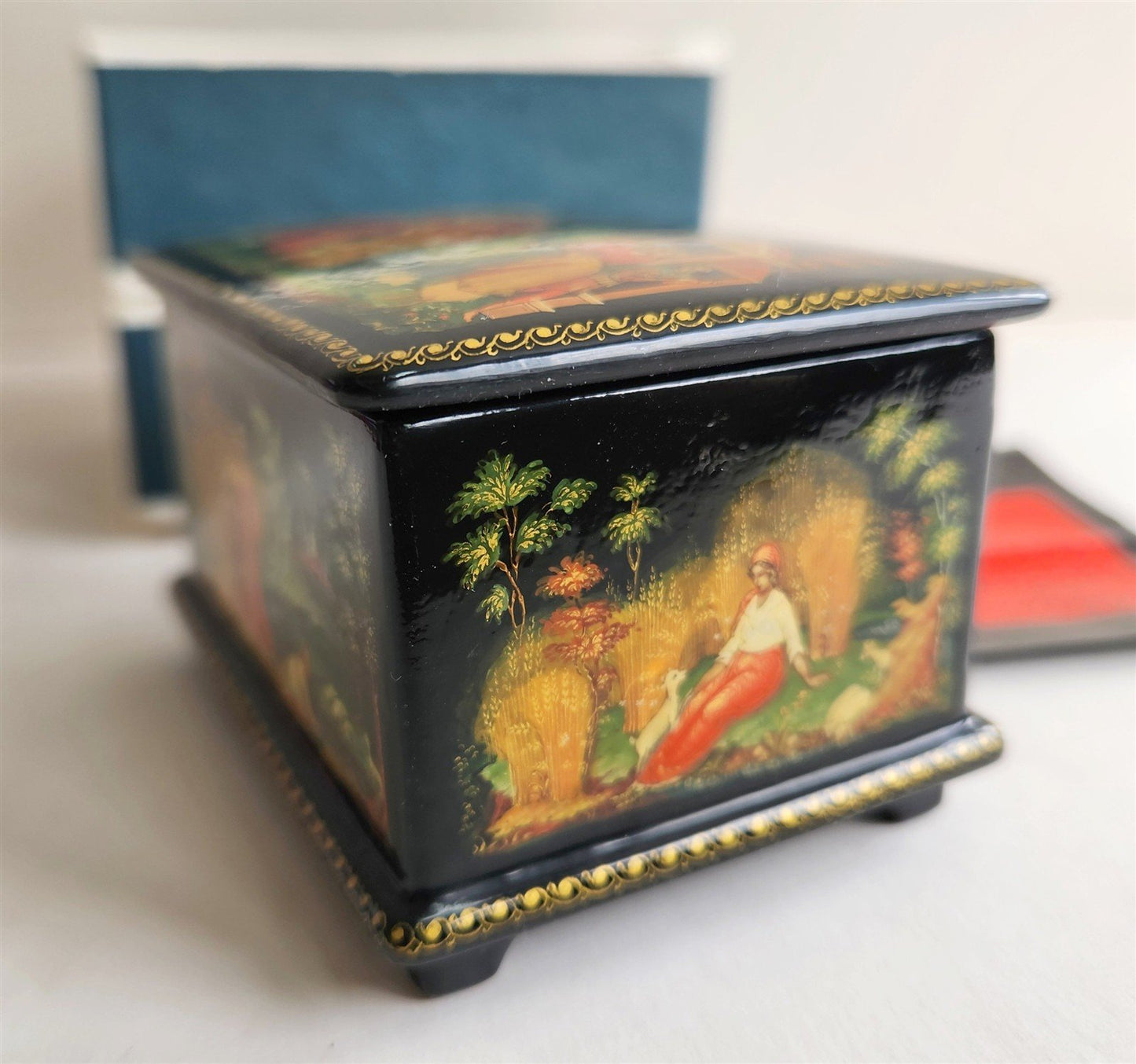 RUSSIAN PALEKH SCHOOL 1986 PAINTED on FIVE SIDES LACQUER BOX vintage ALENUSHKA