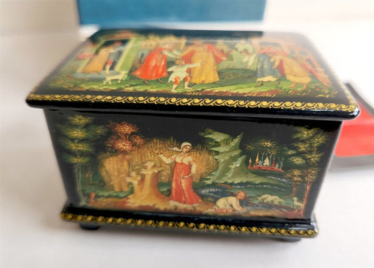 RUSSIAN PALEKH SCHOOL 1986 PAINTED on FIVE SIDES LACQUER BOX vintage ALENUSHKA