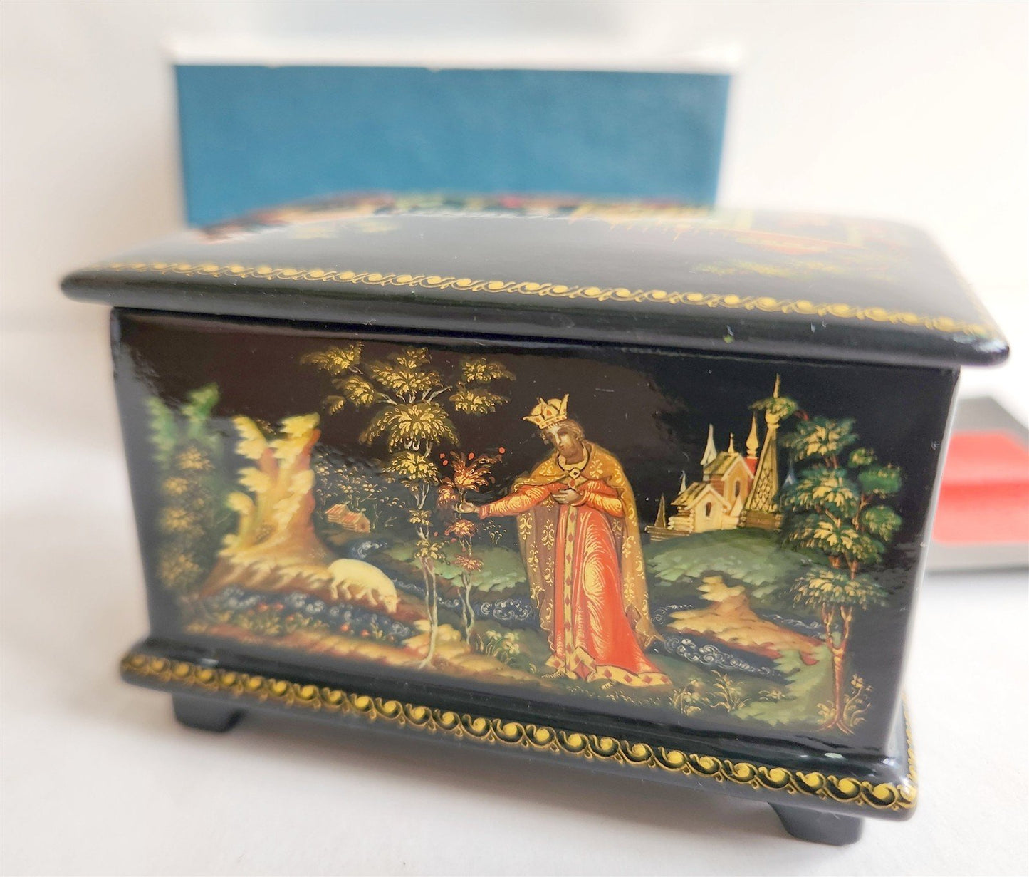 RUSSIAN PALEKH SCHOOL 1986 PAINTED on FIVE SIDES LACQUER BOX vintage ALENUSHKA