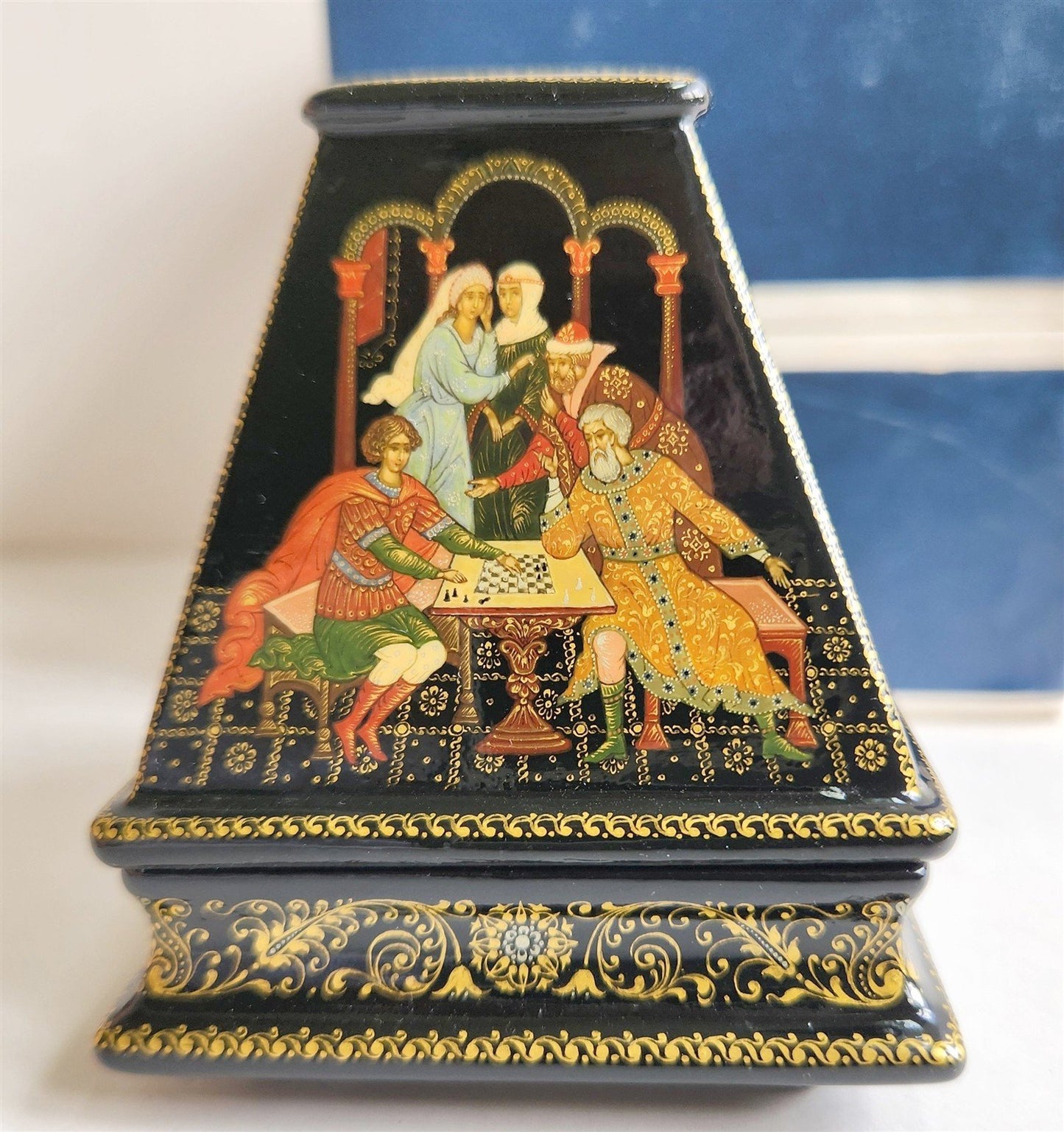 RUSSIAN PALEKH SCHOOL 1980s PAINTED on FIVE SIDES LACQUER BOX vintage ALENUSHKA