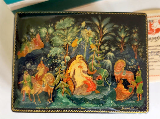 RUSSIAN PALEKH SCHOOL 1985 PAINTED SIGNED LACQUER BOX vintage GRANDFATHER FROST