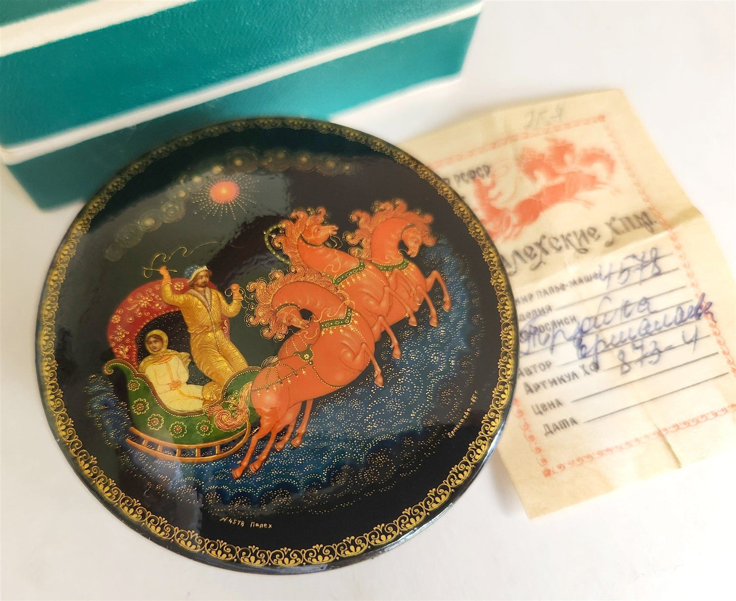 RUSSIAN PALEKH SCHOOL 1985 HAND PAINTED SIGNED LACQUER BOX vintage TROIKA