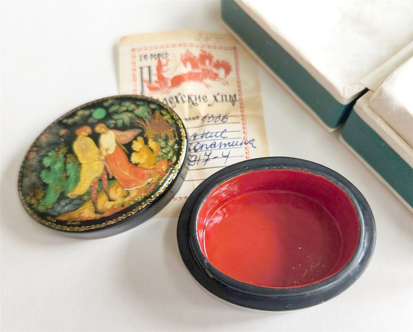 RUSSIAN PALEKH SCHOOL 1985 HAND PAINTED SIGNED LACQUER BOX vintage THE DATE
