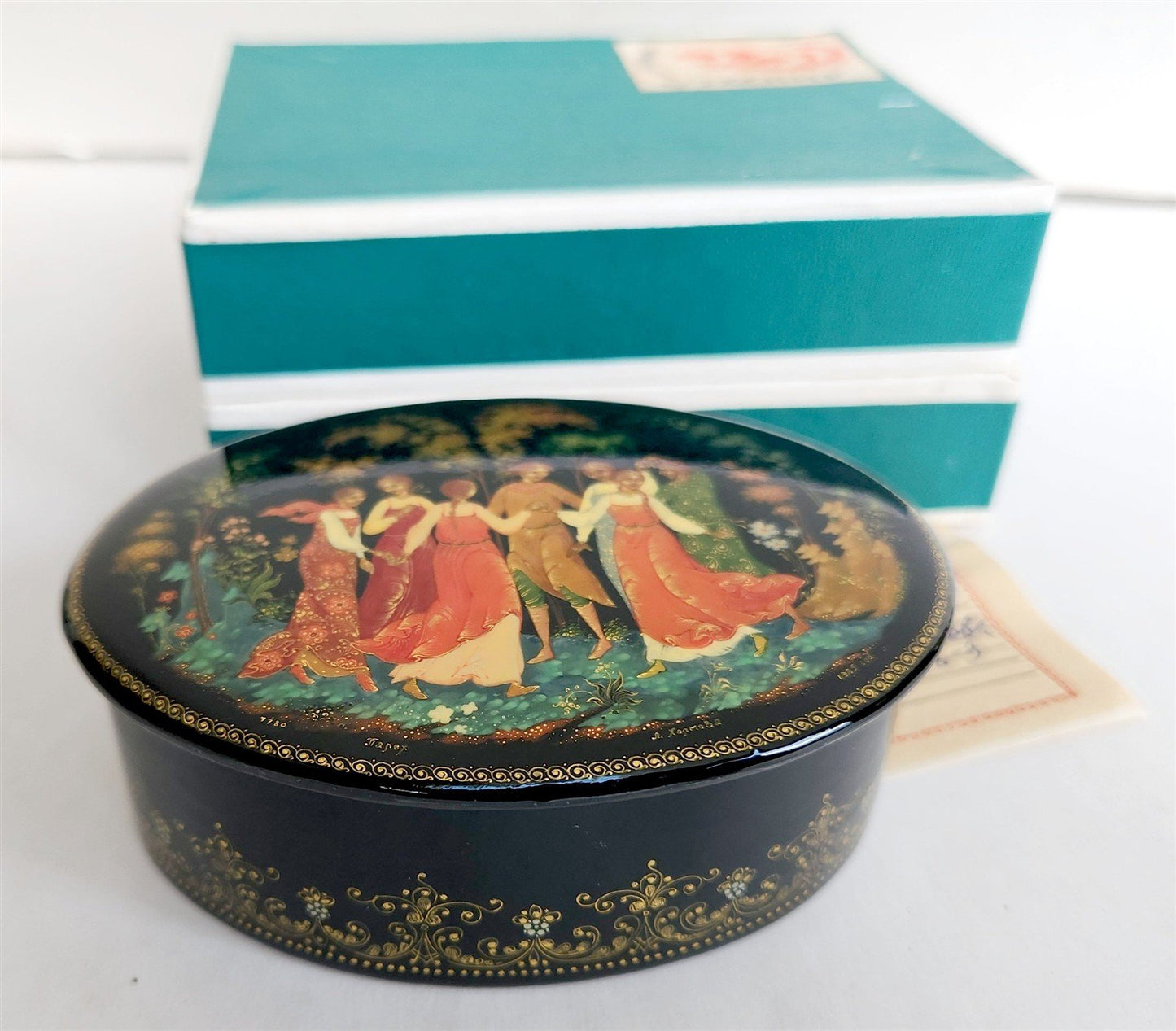 RUSSIAN PALEKH SCHOOL 1980s HANDPAINTED SIGNED LACQUER BOX vintage VILLAGE DANCE