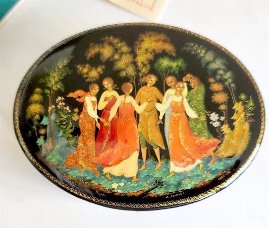 RUSSIAN PALEKH SCHOOL 1980s HANDPAINTED SIGNED LACQUER BOX vintage VILLAGE DANCE