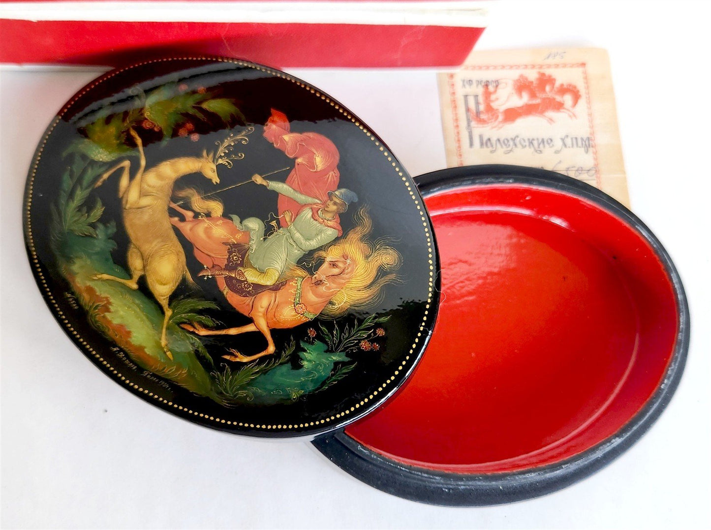 RUSSIAN PALEKH SCHOOL 1984 HAND PAINTED SIGNED LACQUER BOX vintage HINTING SCENE