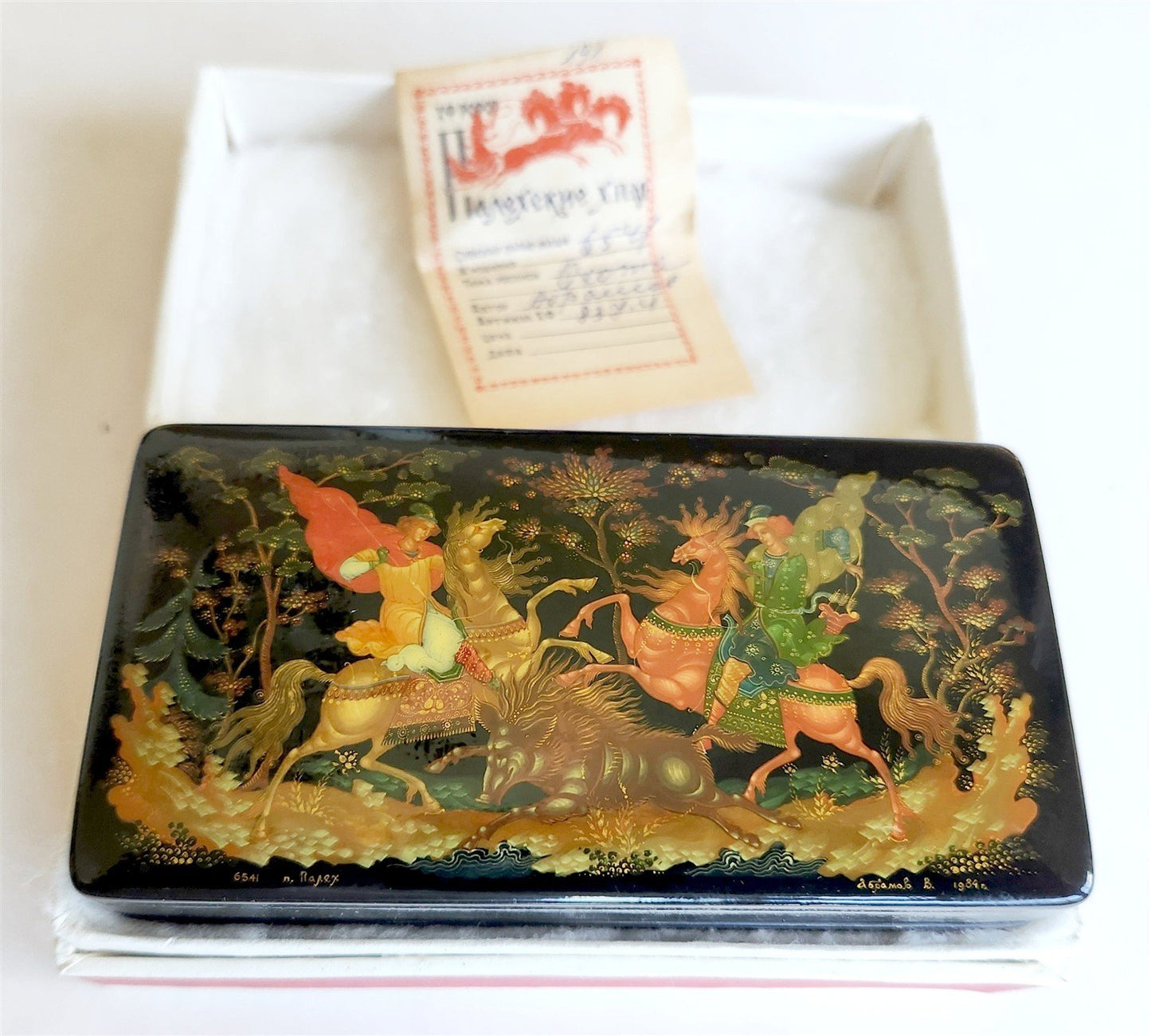 RUSSIAN PALEKH SCHOOL 1984 HAND PAINTED SIGNED LACQUER BOX vintage BOAR HUNTING