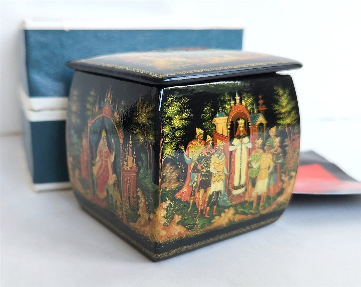 RUSSIAN PALEKH SCHOOL 5 SIDES PAINTED LACQUER BOX vintage SLEEPING PRINCESS