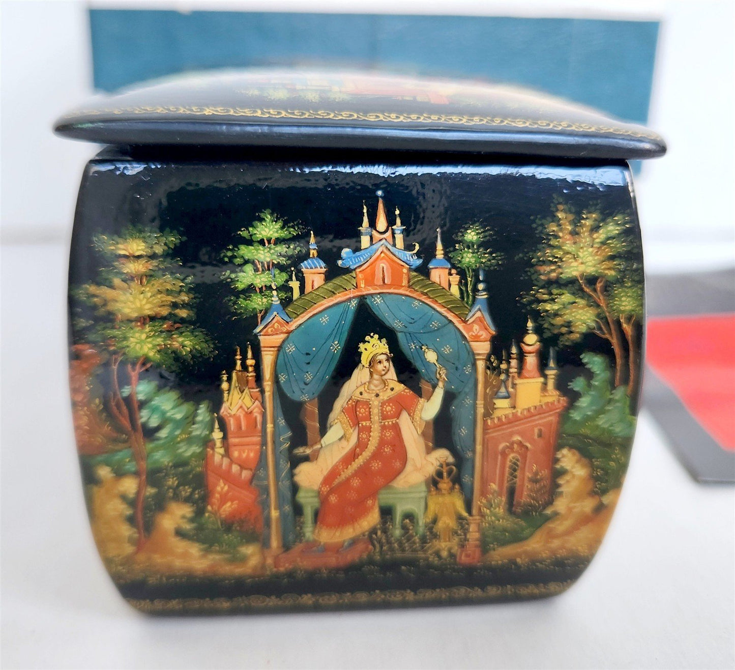 RUSSIAN PALEKH SCHOOL 5 SIDES PAINTED LACQUER BOX vintage SLEEPING PRINCESS
