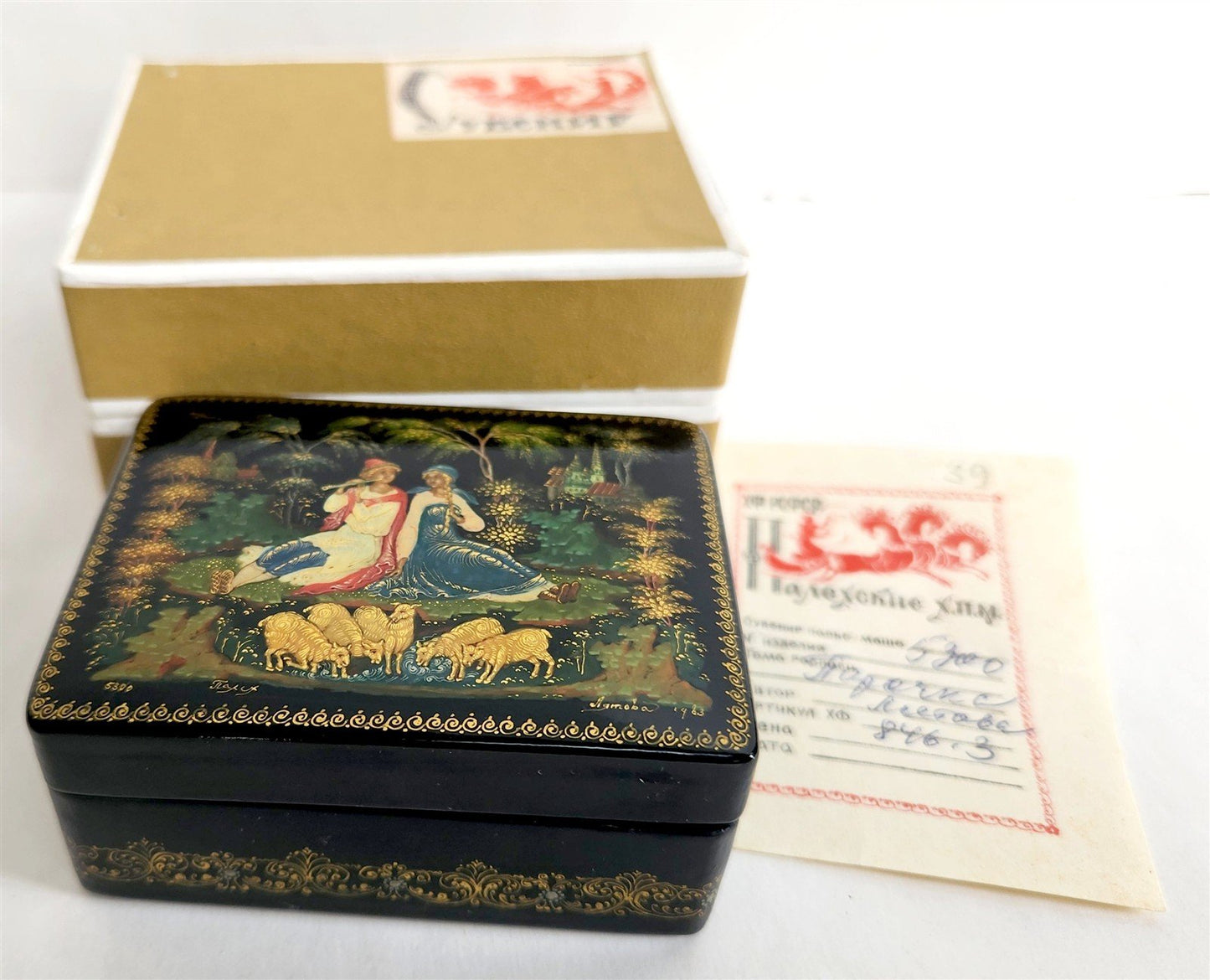RUSSIAN PALEKH SCHOOL 1983 HAND PAINTED LACQUER BOX vintage THE COUPLE