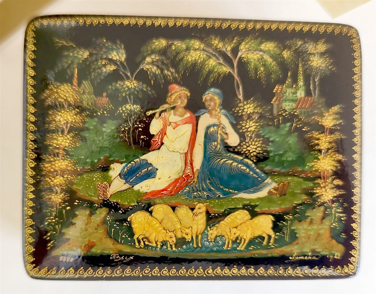 RUSSIAN PALEKH SCHOOL 1983 HAND PAINTED LACQUER BOX vintage THE COUPLE
