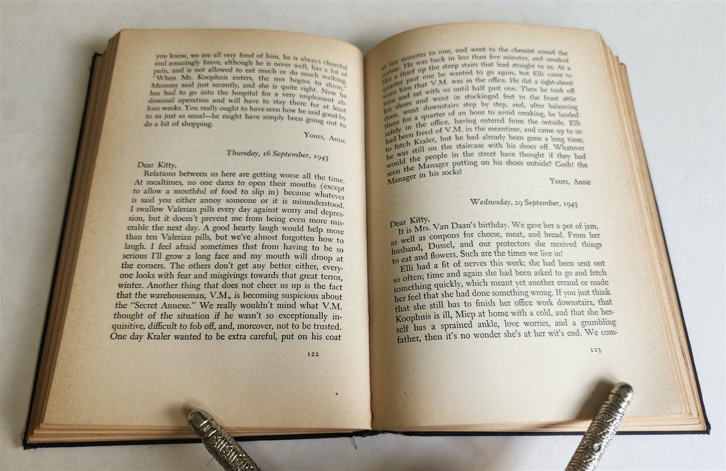 1952 DIARY of a YOUNG GIRL by ANNE FRANK antique 1st AMERICAN EDITION Judaica