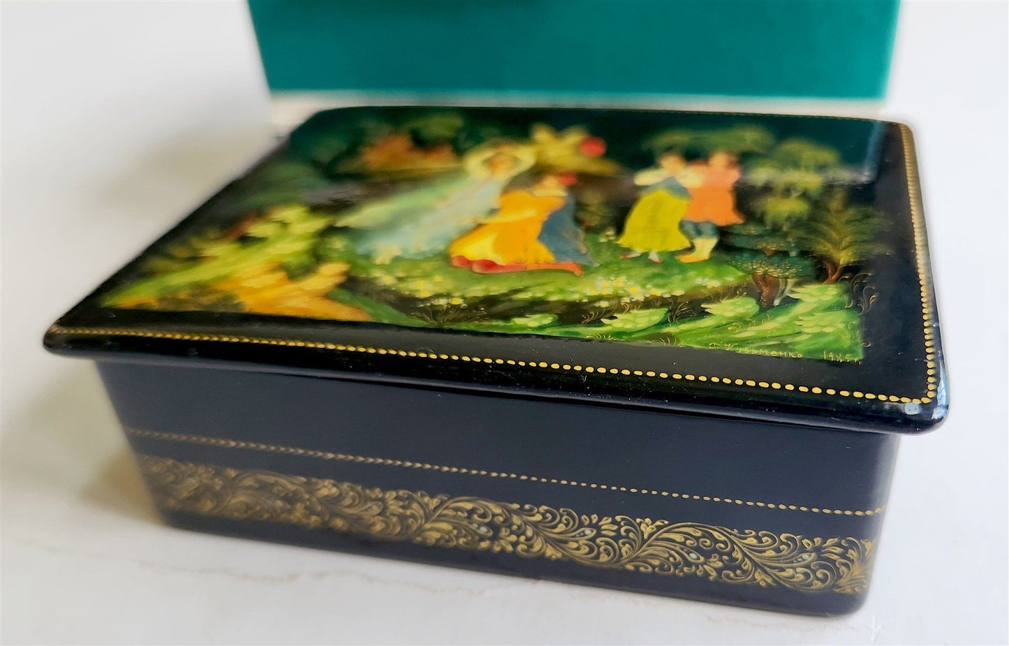 RUSSIAN PALEKH SCHOOL 1985 HAND PAINTED LACQUER BOX vintage SNOW MAIDEN