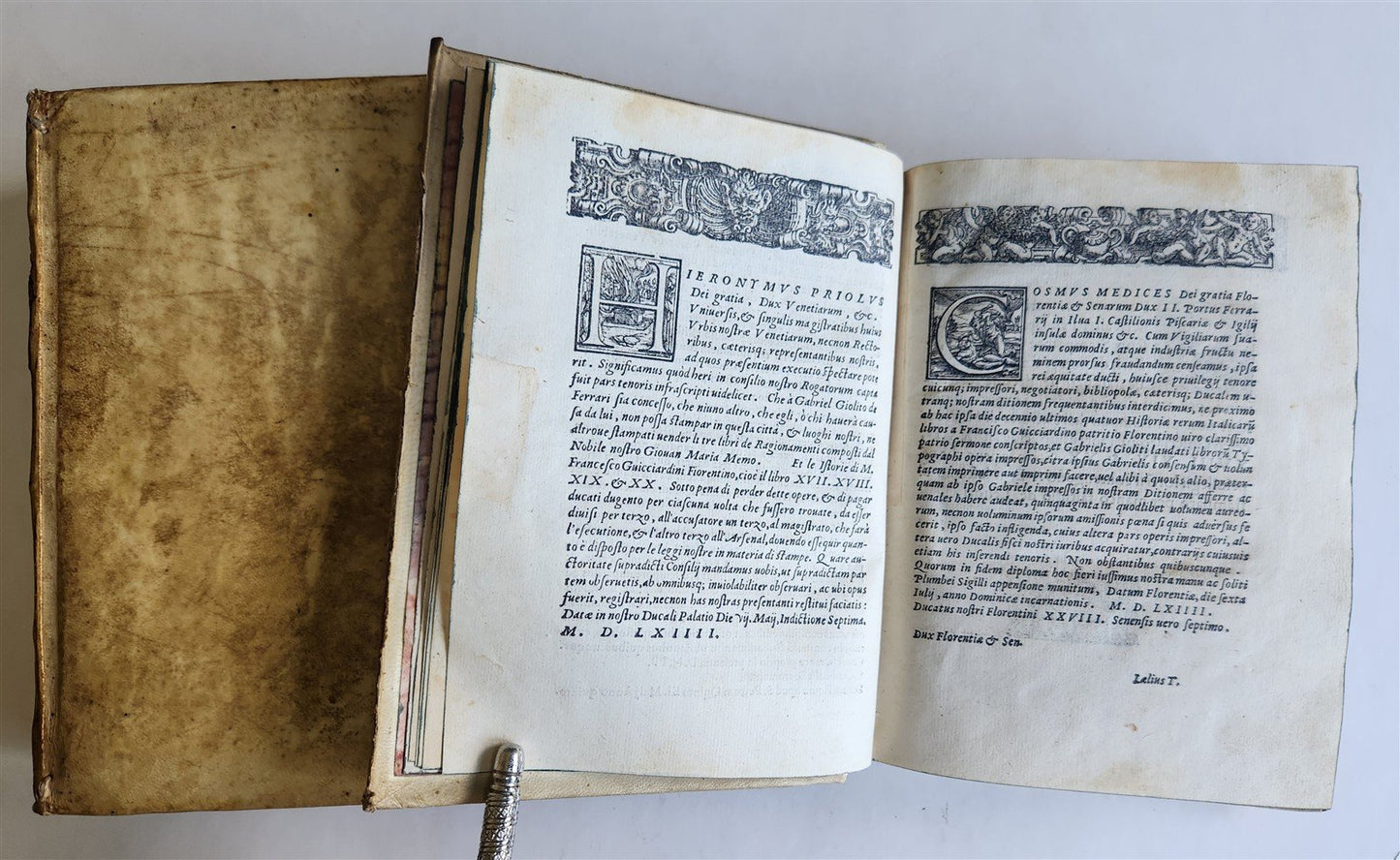 1564-1590 DEL' HISTORIA D'ITALIA by Francesco Guicciardini antique 2 vellum VOLS