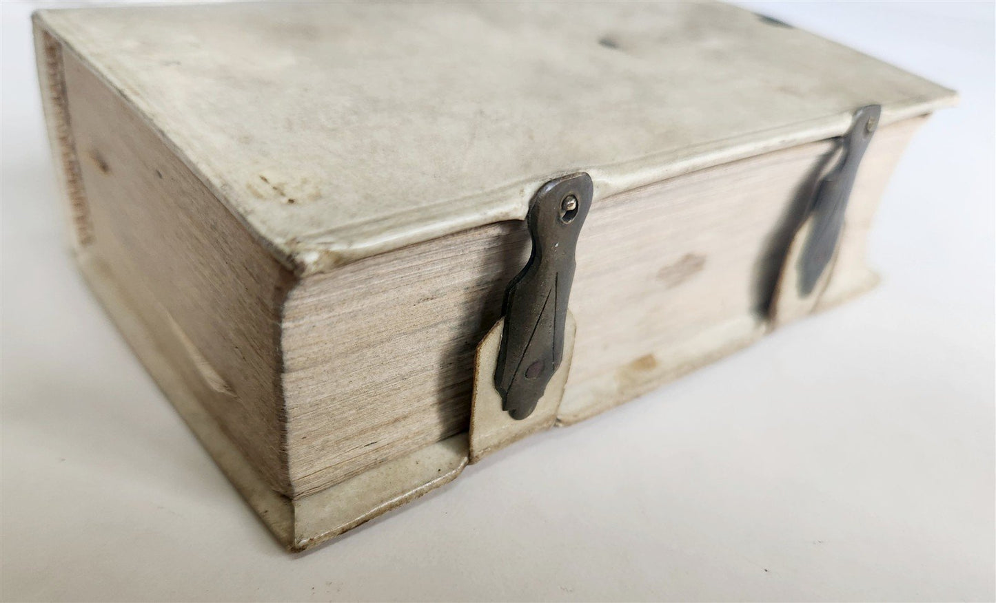 1656 HISPANIAE et LUSITANIAE antique ILLUSTRATED w/ MAPS vellum binding w/clasps