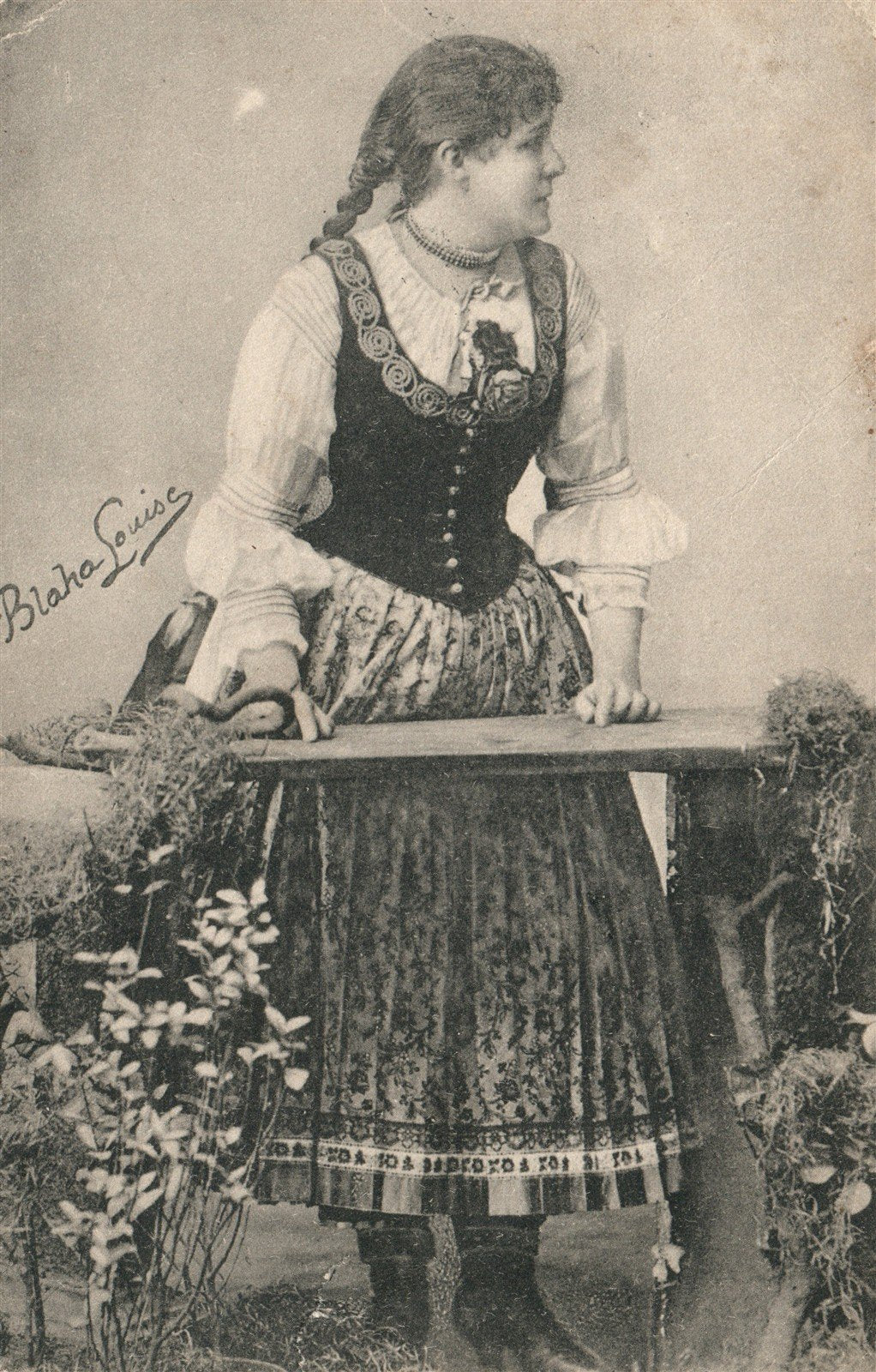 HUNGARIAN THEATRE ACTRESS BLAHA LOUISE ANTIQUE POSTCARD
