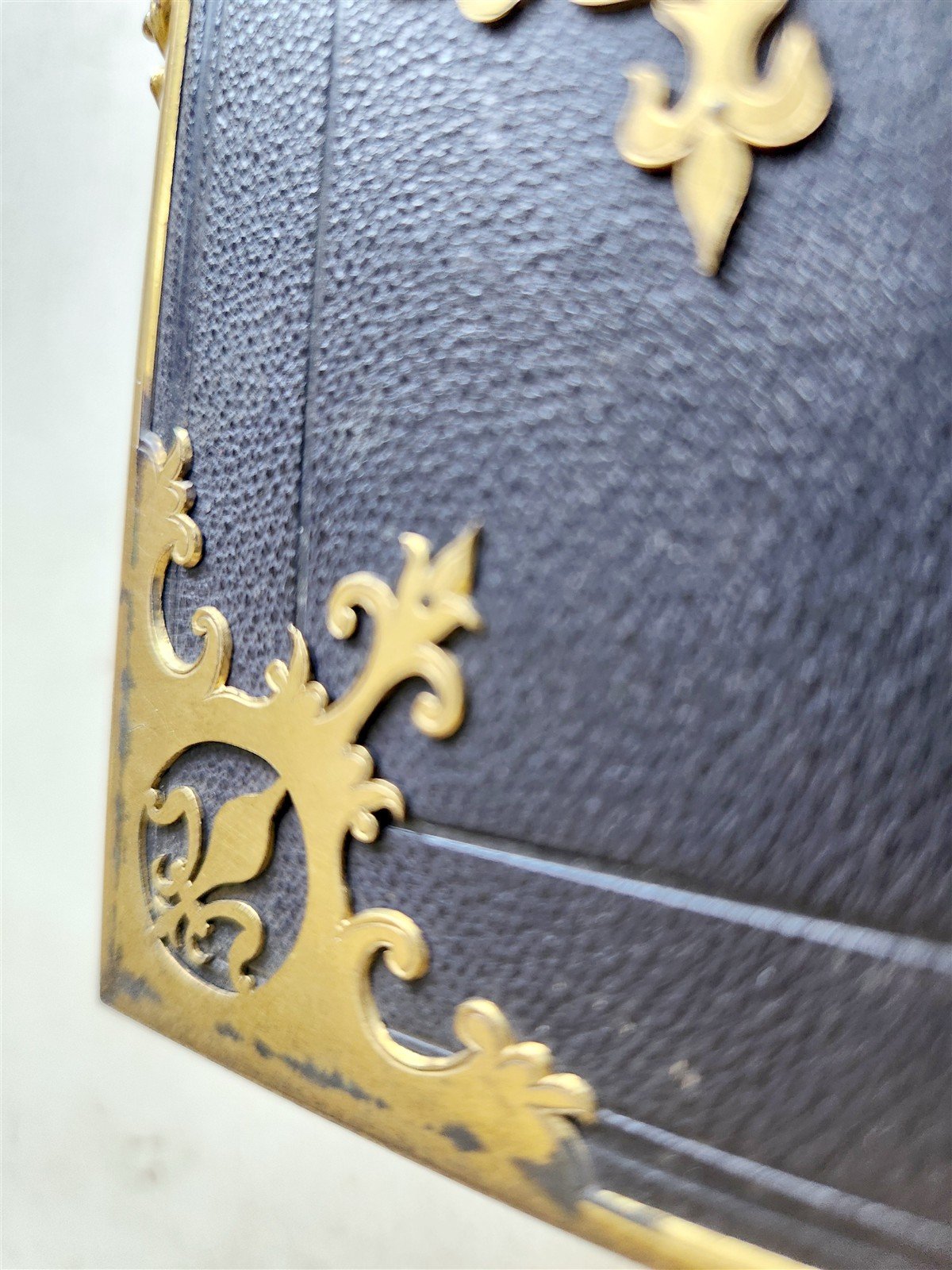 1880s BOOK OF COMMON PRAYER in ENGLISH antique FINE BINDING DECORATED with BRASS