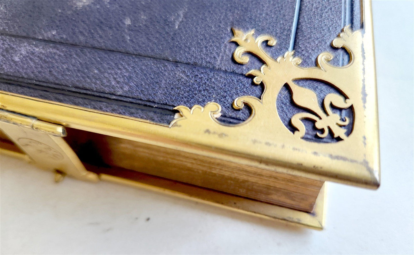 1880s BOOK OF COMMON PRAYER in ENGLISH antique FINE BINDING DECORATED with BRASS