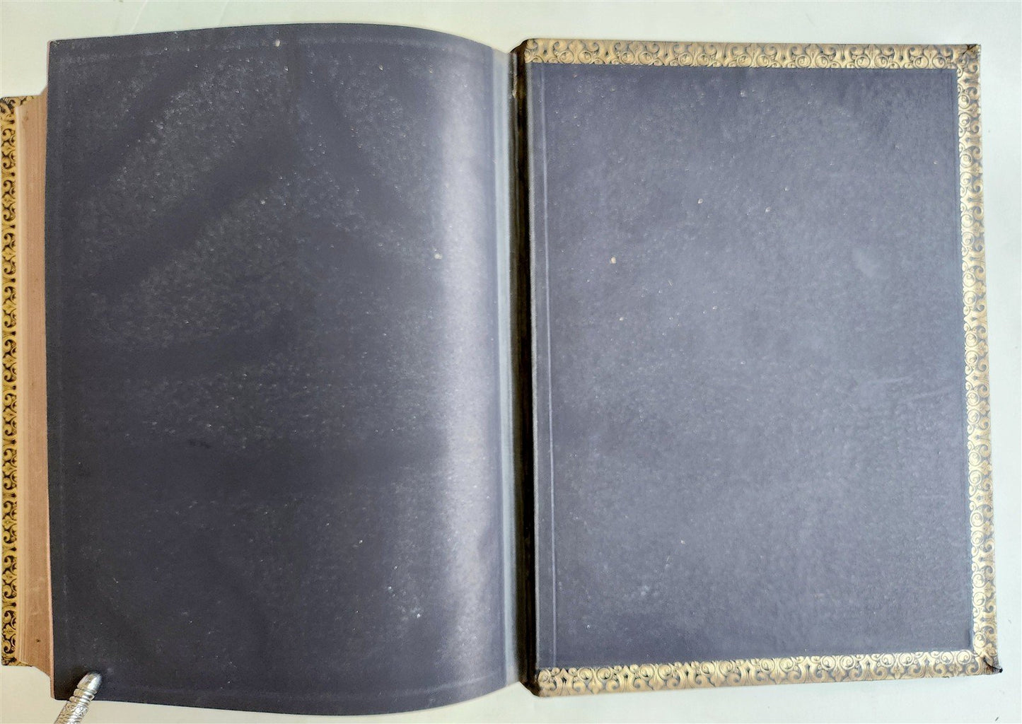 1914 BIBLE in ENGLISH OLD and NEW TESTAMENTS antique FOLIO illustrated w/ MAPS