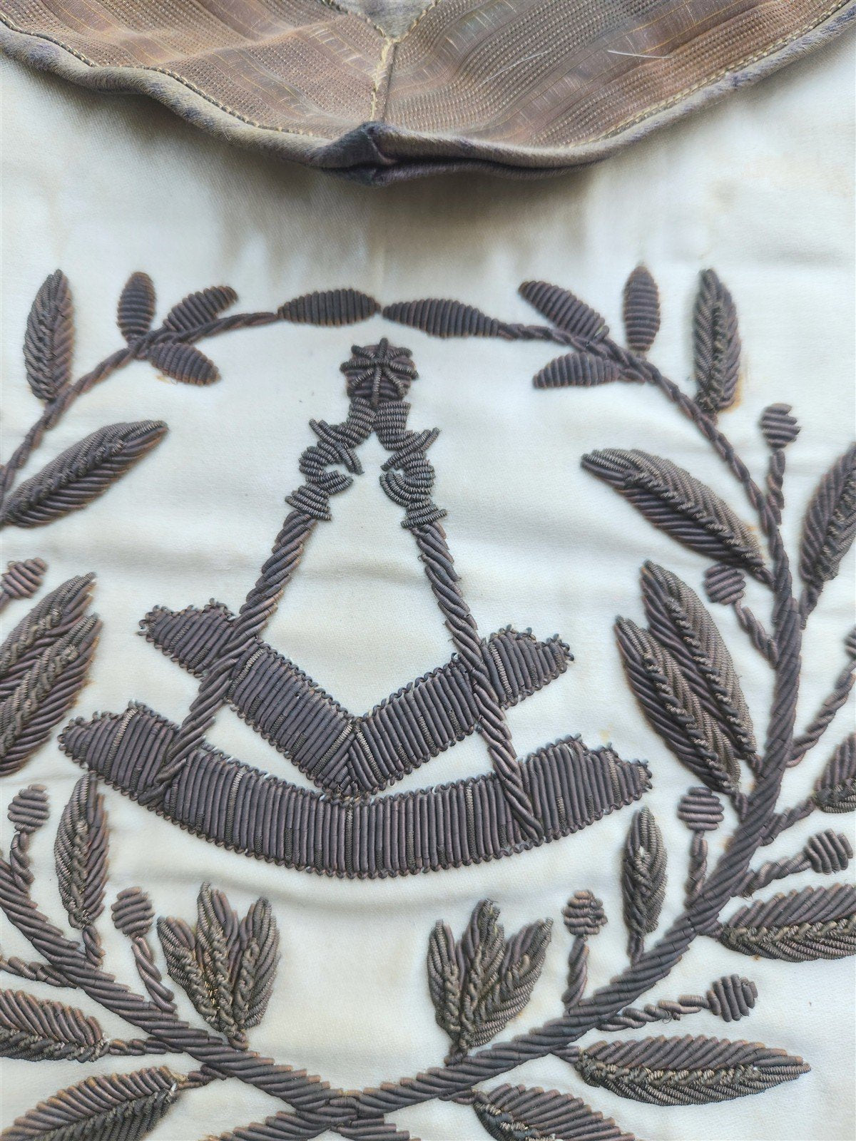 1925 ANTIQUE MASONIC PRESENTATION APRON Embroidery over silk
