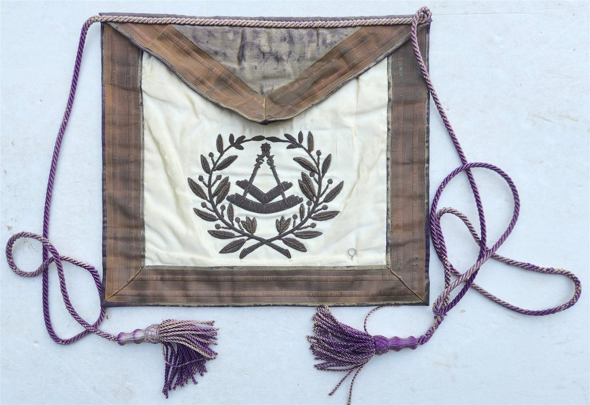 1925 ANTIQUE MASONIC PRESENTATION APRON Embroidery over silk