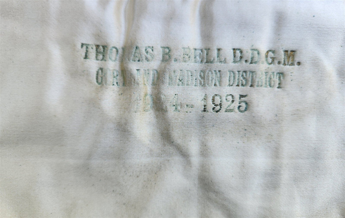 1925 ANTIQUE MASONIC PRESENTATION APRON Embroidery over silk