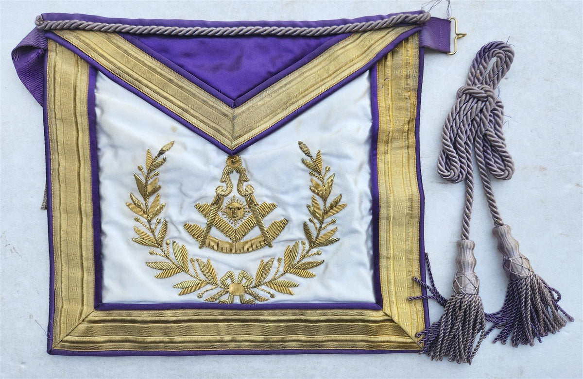 1962 VINTAGE MASONIC PRESENTATION APRON Embroidery over silk