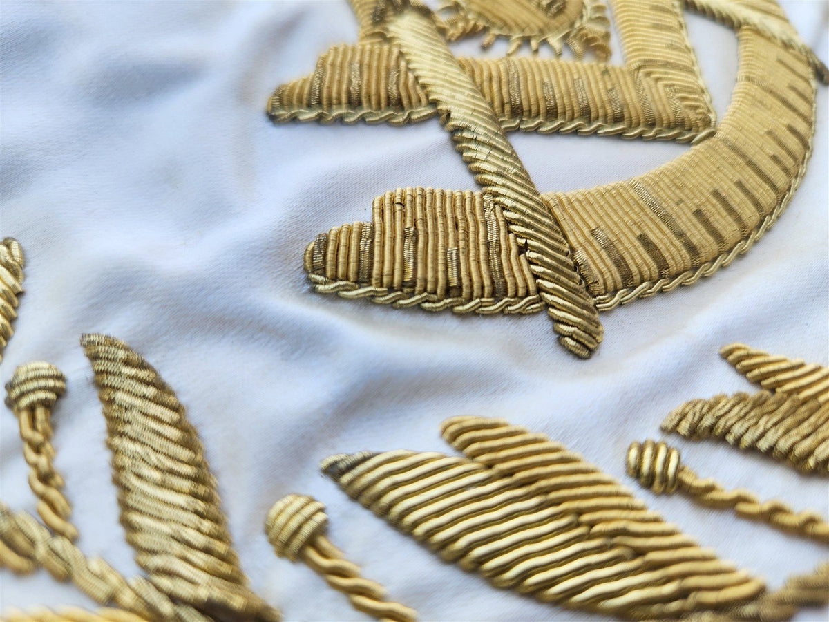 1962 VINTAGE MASONIC PRESENTATION APRON Embroidery over silk