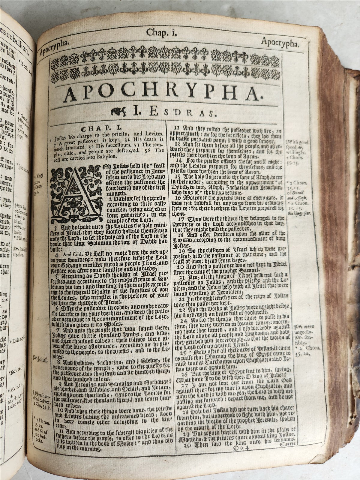 1642 BIBLE in ENGLISH antique ORIGINAL BINDING by Robert Barker OT & NT w/titles