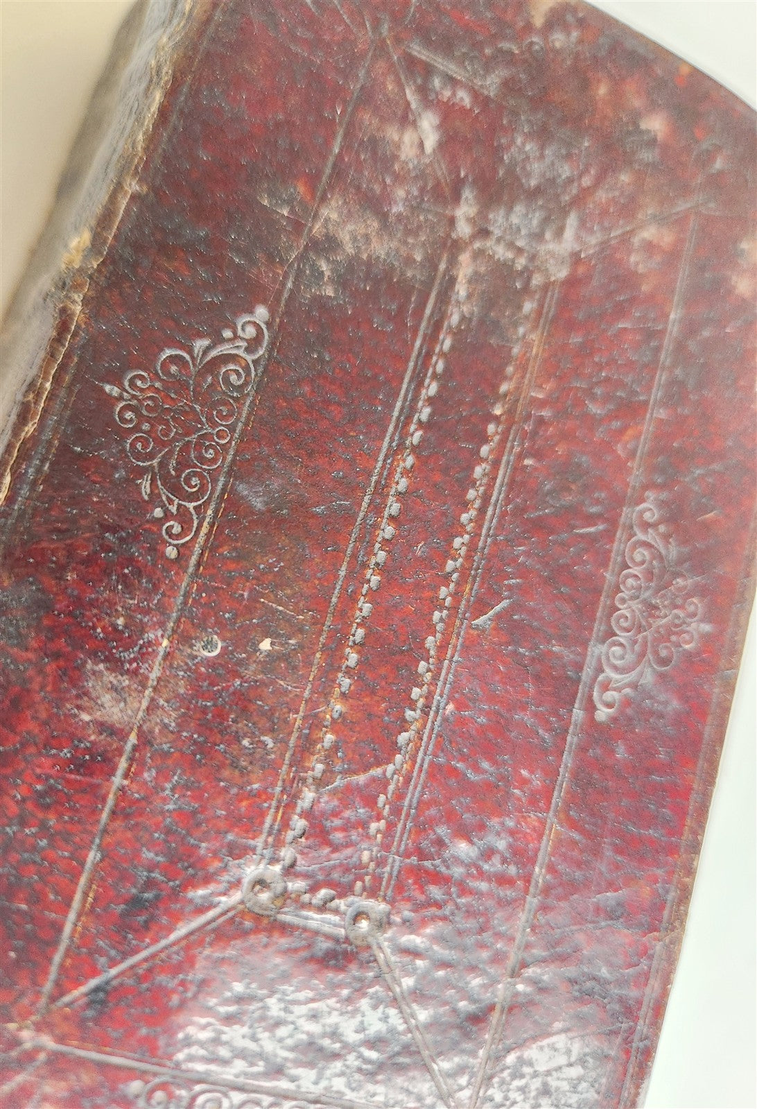 1658 BIBLE in ENGLISH OLD & NEW TESTAMENT antique ORIGINAL BINDING pocket size