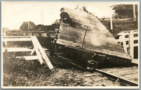 RAILROAD railway TRAIN WRECK ANTIQUE REAL PHOTO POSTCARD RPPC