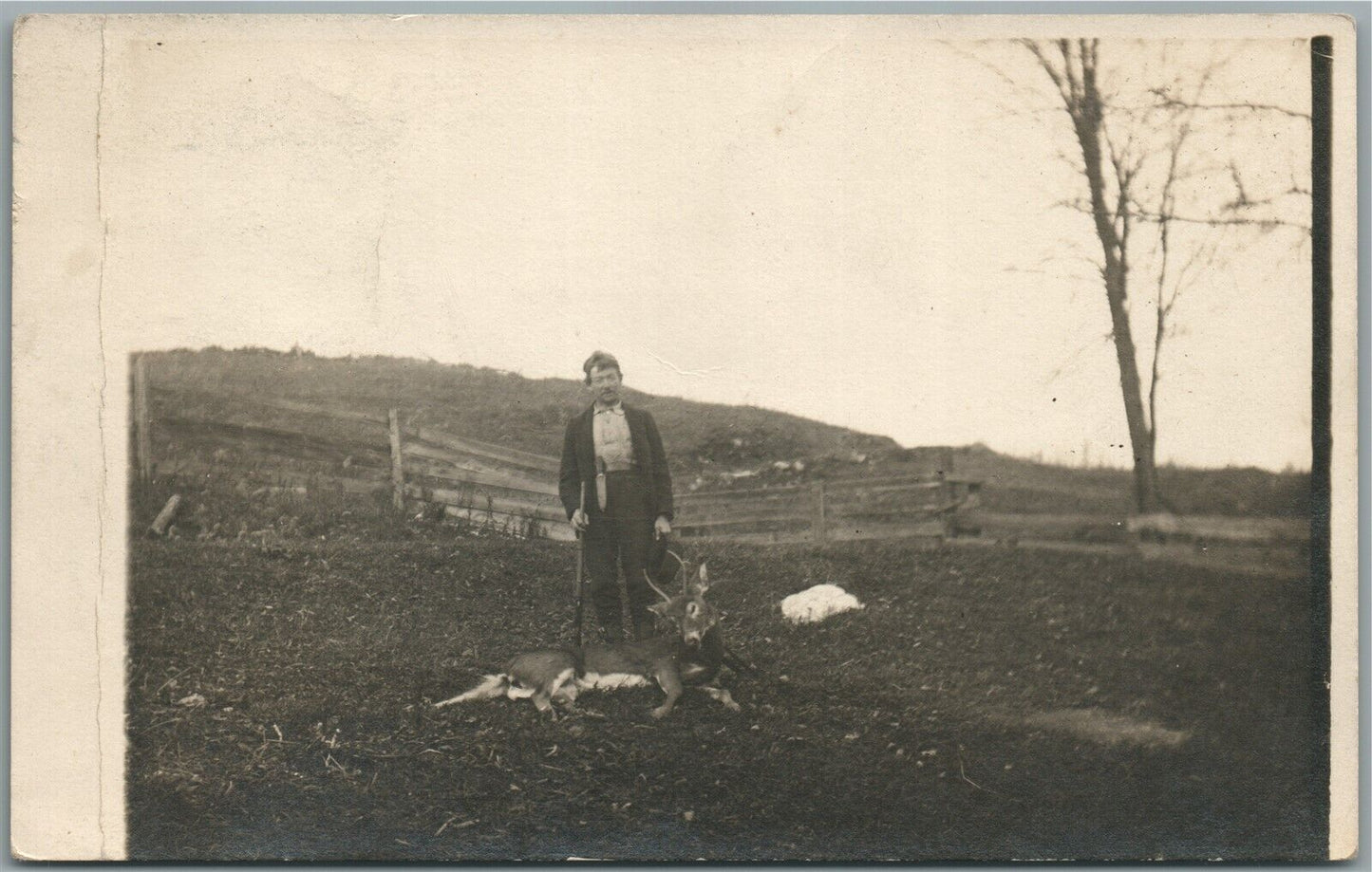 HUNTER w/ DEER AND RIFLE ANTIQUE REAL PHOTO POSTCARD RPPC