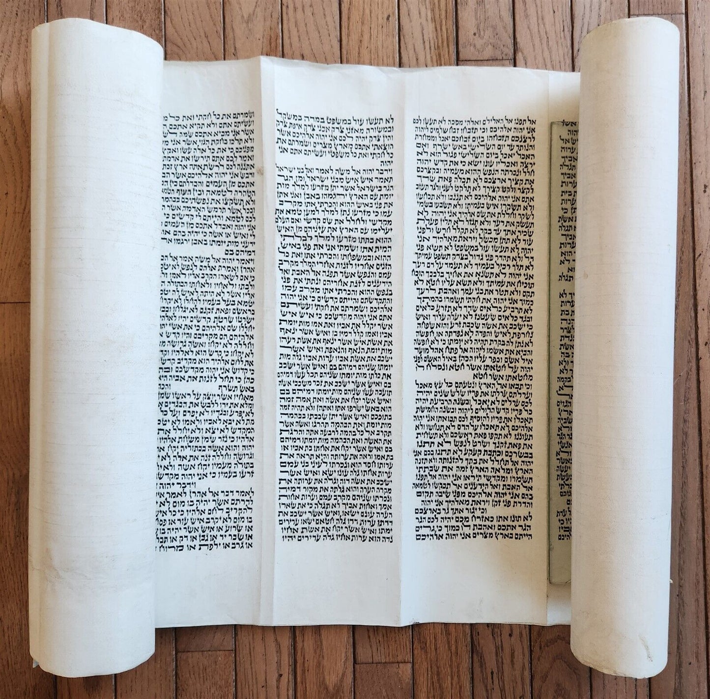 TORAH SCROLL FRAGMENT MANUSCRIPT on VELLUM antique BIBLE LEVITICUS 16:12 - 23:40