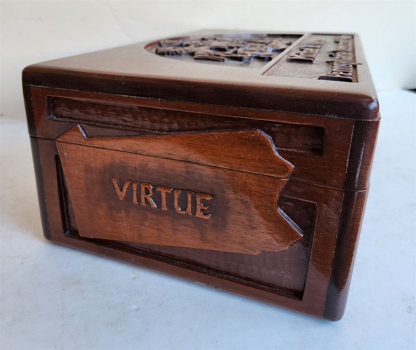 PENNSYLVANIA DEMOCRATIC WHIP MICHAEL R. VEON UNIQUE HAND CARVED WOODEN HUMIDOR