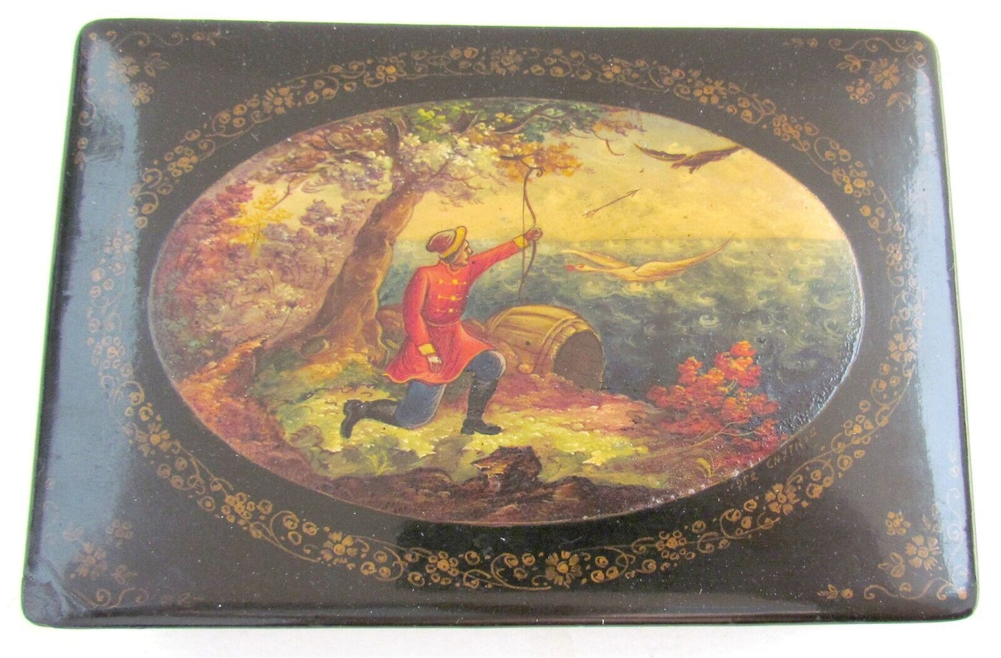 RUSSIAN MSTERA LACQUER BOX HAND PAINTED VINTAGE unique