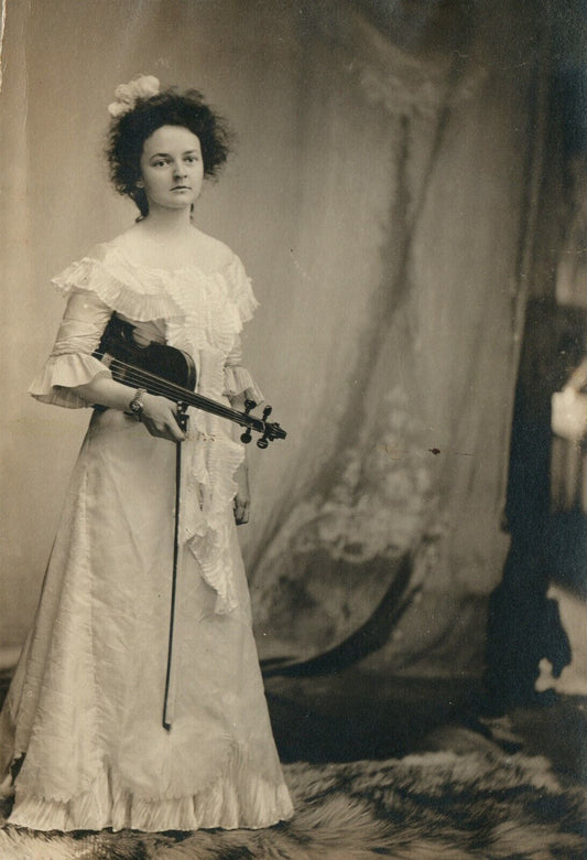 VIOLIN PLAYER YOUNG GIRL MUSICIAN VINTAGE REAL PHOTO RPPC