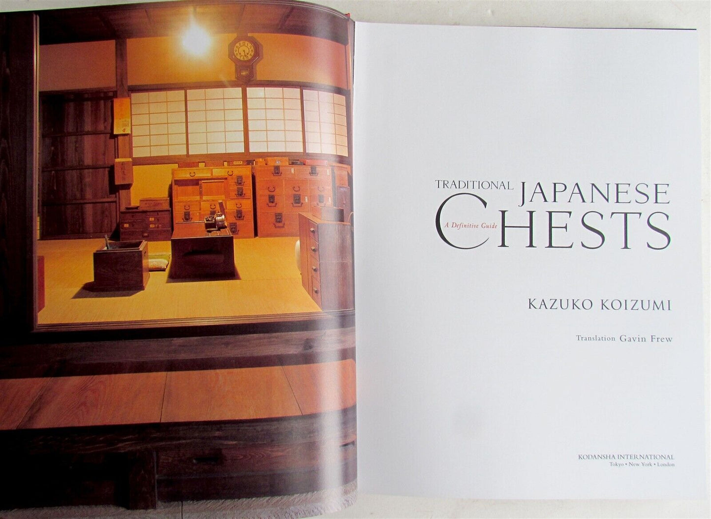 TRADITIONAL JAPANESE CHESTS PHOTO ILLUSTRATED REFERENCE GUIDE by KAZUKO KOIZUMI