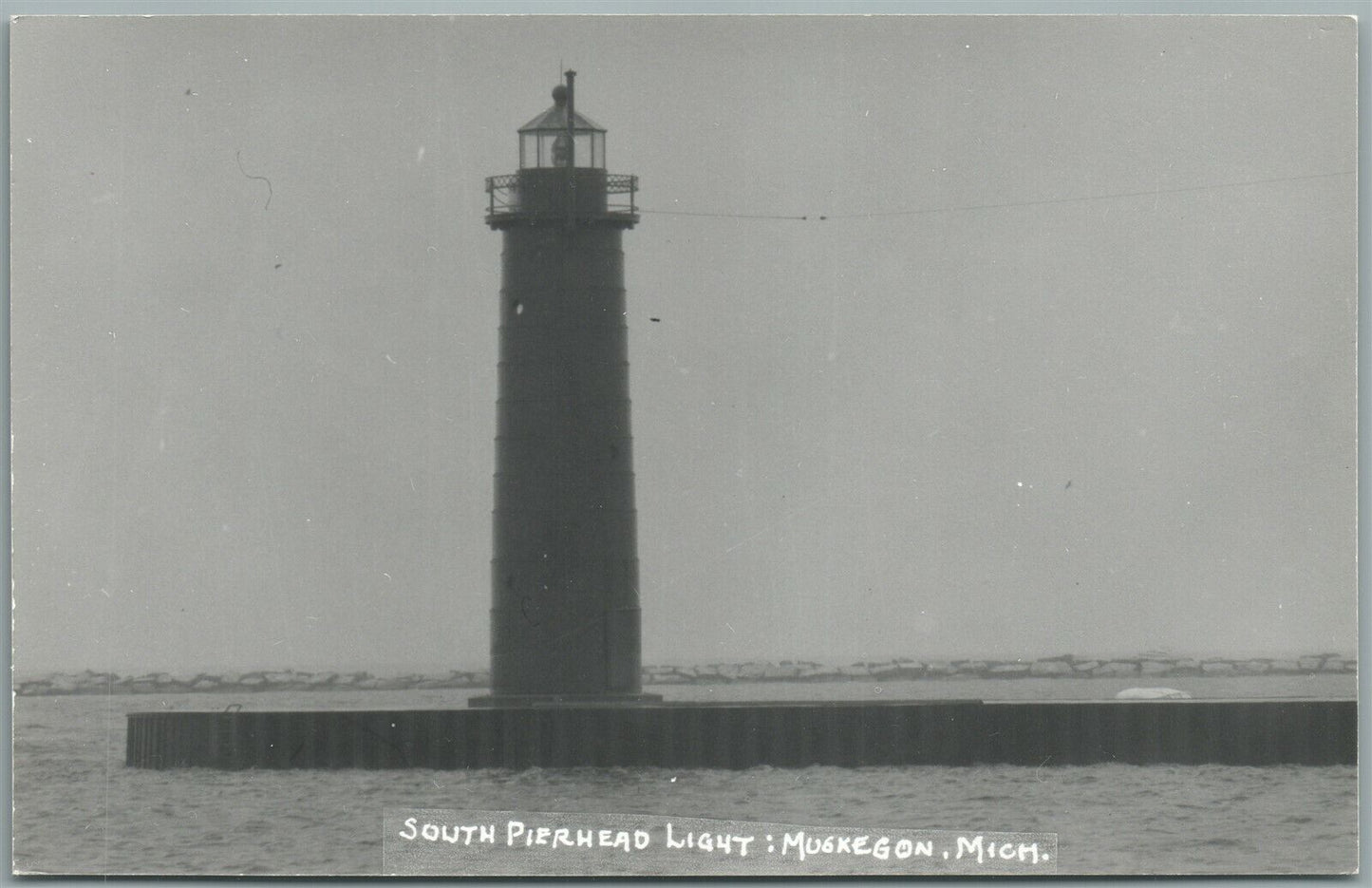 MUSKEGON MI SOUTH PIERHEAD LIGHT HOUSE VINTAGE REAL PHOTO POSTCARD RPPC