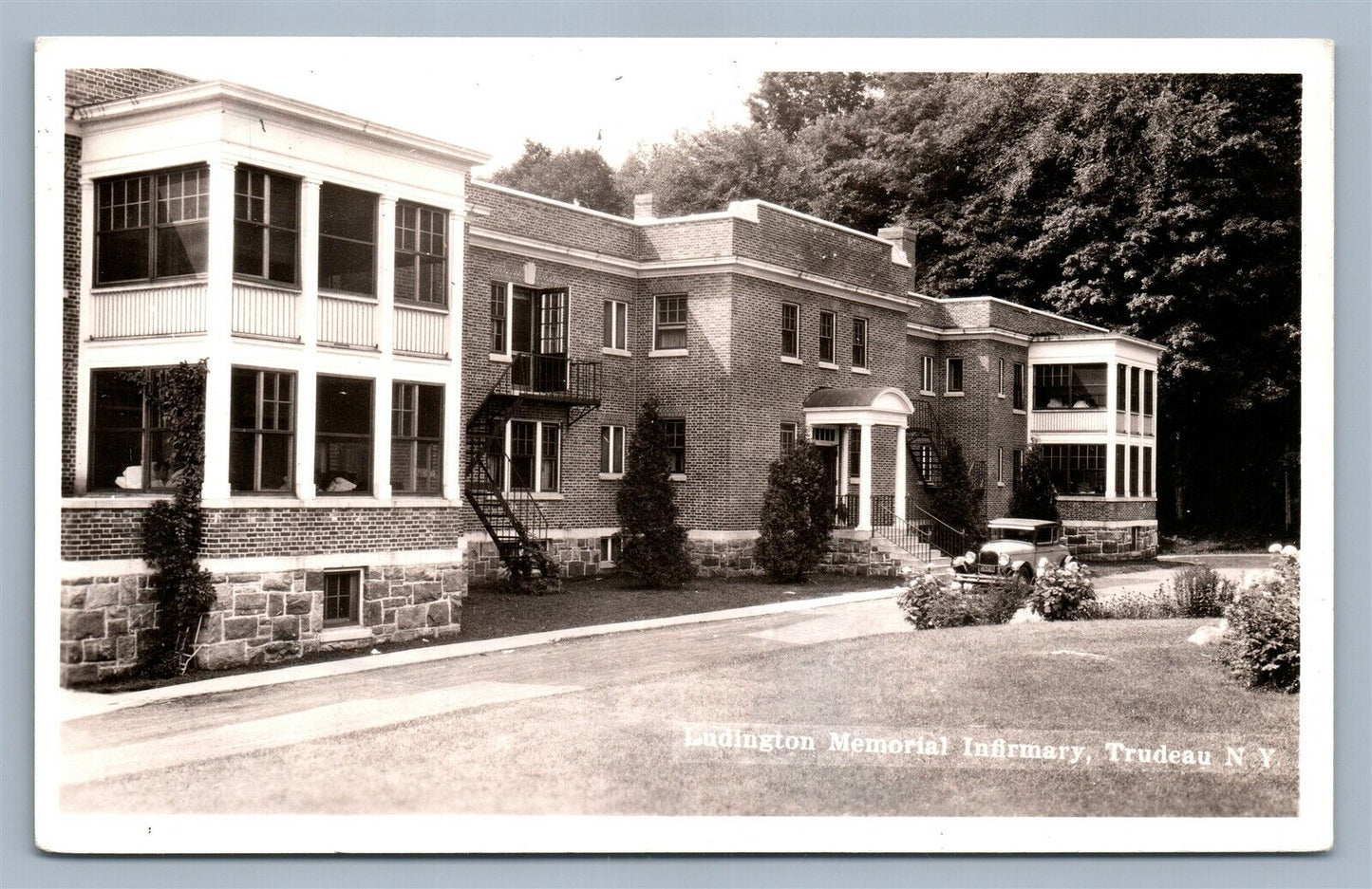TRUDEAU NY LUDINGTON MEMORIAL INFIRMARY VINTAGE REAL PHOTO POSTCARD RPPC
