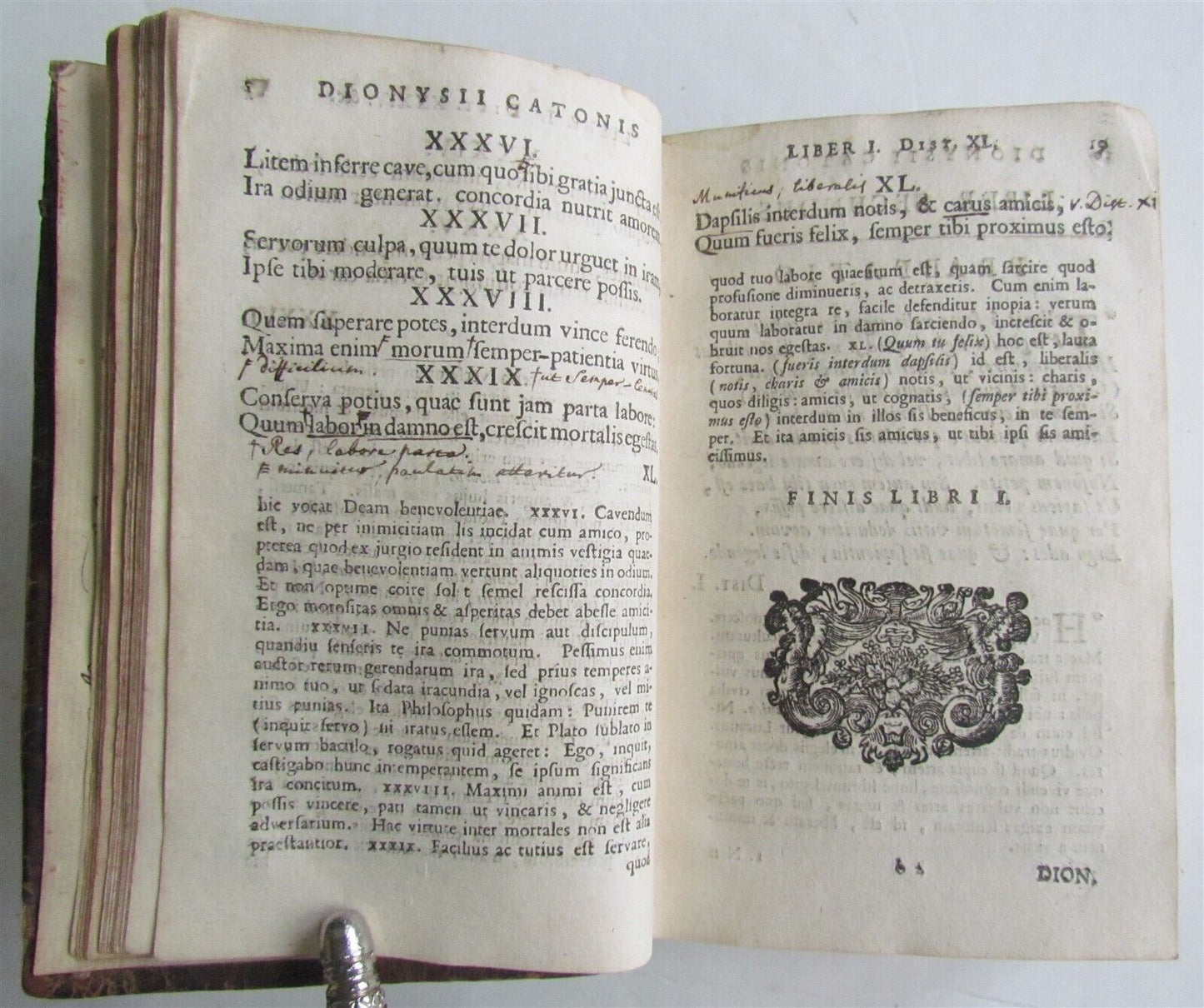 1735 DISTICHA DE MORBIUS AD FILIUM antique Distichs of Cato by Dionisii Catonis