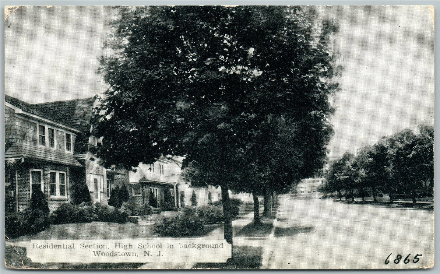 WOODSTOWN NJ RESIDENTIAL SECTION & HIGH SCHOOL 1942 VINTAGE POSTCARD