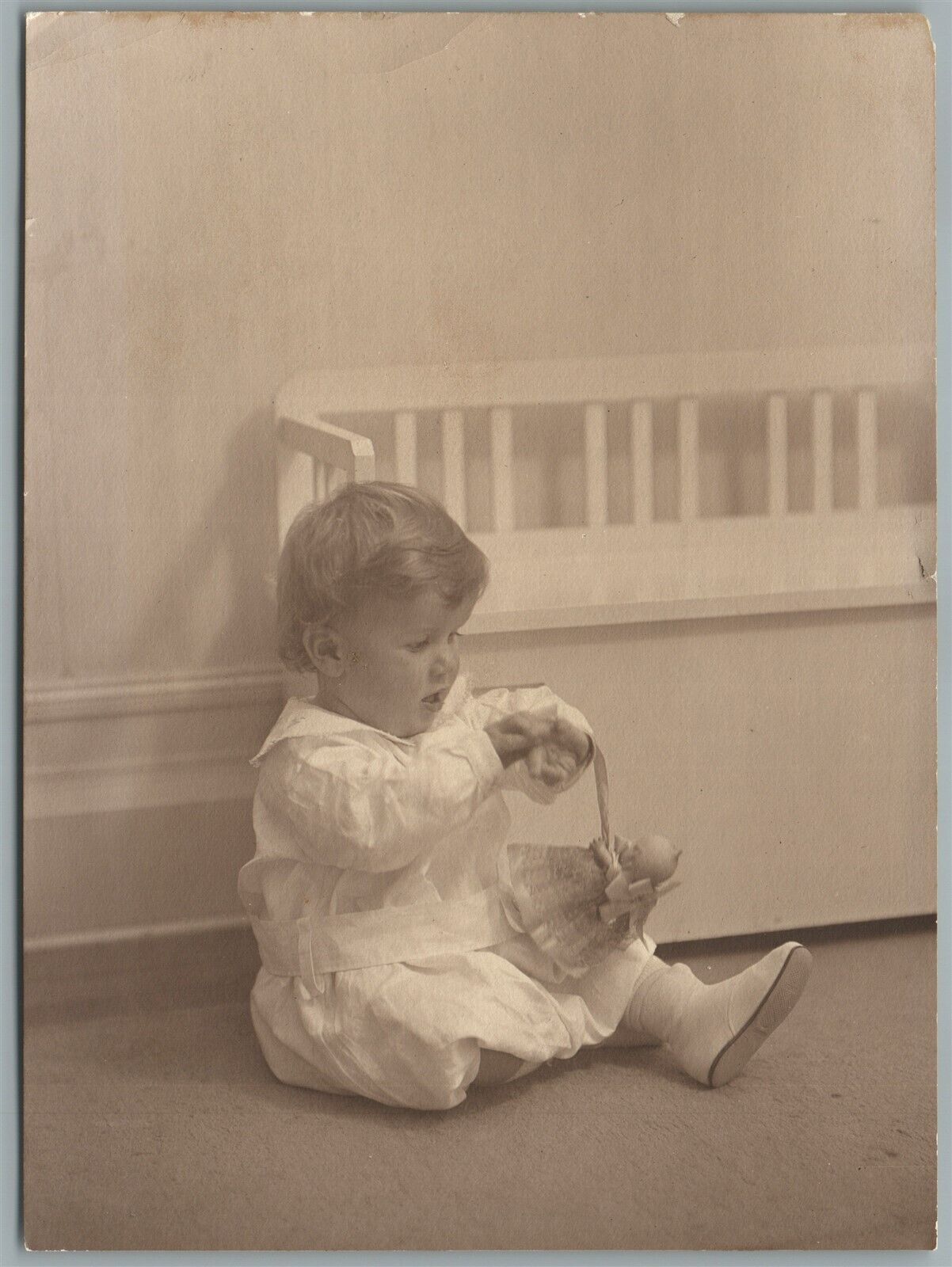 LITTLE GIRL w/ DOLL ANTIQUE PHOTO