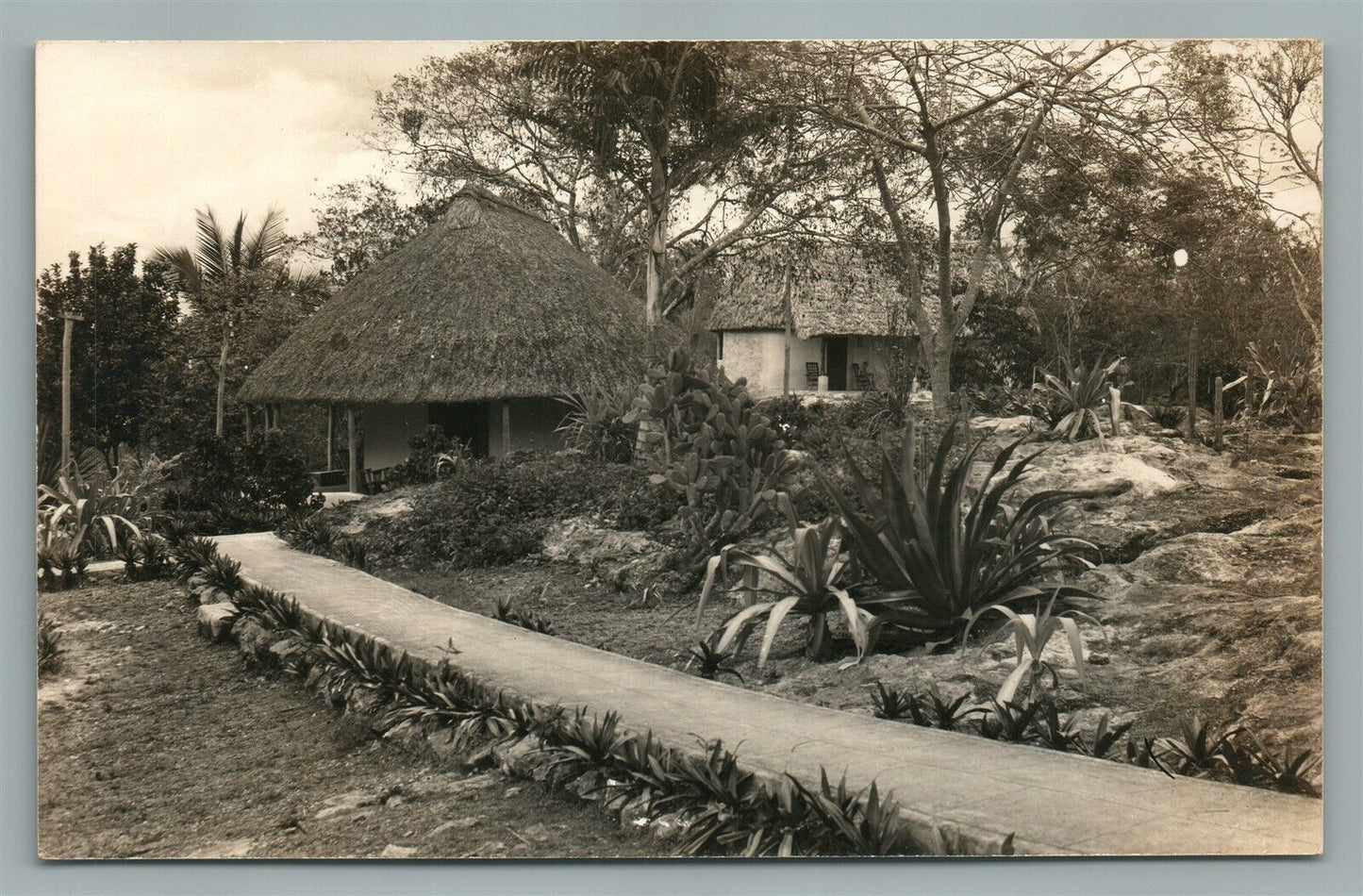 MEXICO CHICHEN ITZA MAYALAND LODGE INN VINTAGE REAL PHOTO POSTCARD RPPC