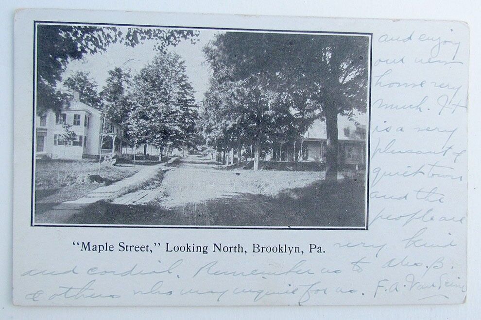 VINTAGE 1912 POSTCARD MAPLE STREET LOOKING NORTH BROOKLYN PA