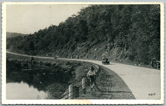 PENNSYLVANIA HIGHWAY BETWEEN HUNTINGDON & TYRONE 1939 VINTAGE POSTCARD