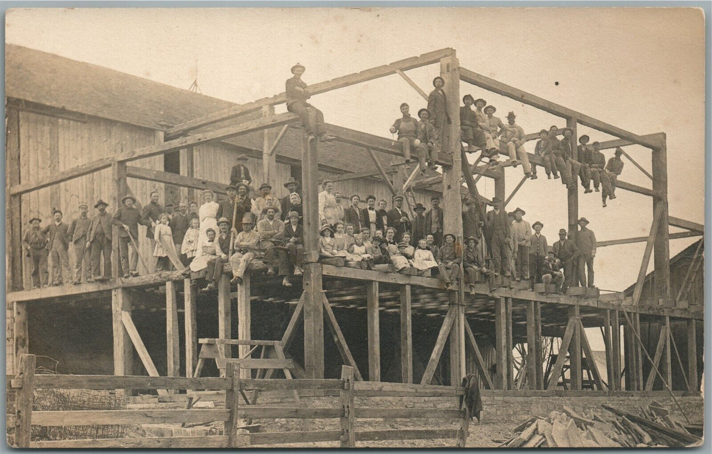 BUILDING CONSTRUCTION SCENE ANTIQUE REAL PHOTO POSTCARD RPPC